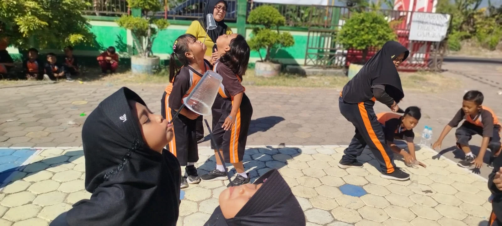 SEMARAK AGUSTUS DI SD NEGERI 2 SUBOH: SERUNYA LOMBA MEMERIAHKAN BULAN KEMERDEKAAN